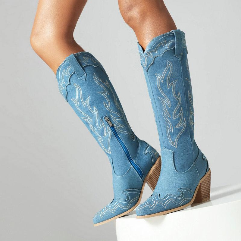 

Большие винтажные сапоги с высокими рукавами и толстым каблуком на высоком каблуке с вышивкой