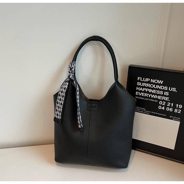 

2025 new simple casual shoulder bag commuting to work large-capacity tote bag women s casual fashion underarm bag
