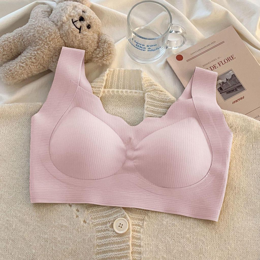 Foundation Seamless Women’s Plus Size Lift & Minimize Push-Up Bra with Breathable Chest Pad