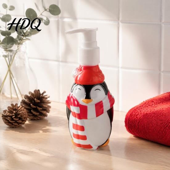 Decorative Soap Dispenser 350ML Christmas Dispenser Santa Claus Tree Penguin Shape Refillable Empty Pump Bottle Bottle Plastic for Hand Soap Lotion