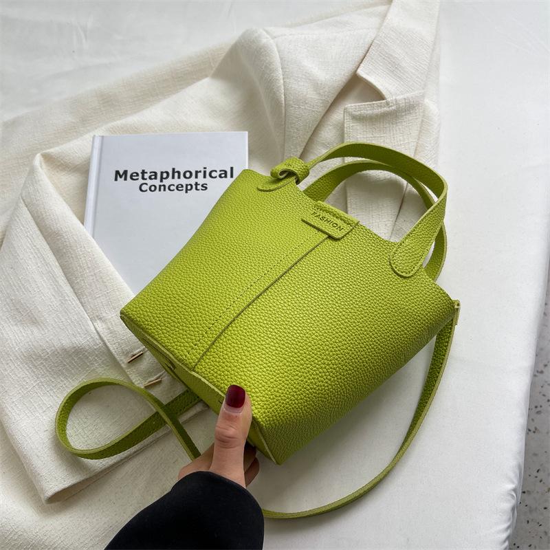 High-end Small Bag Women's New Fashion Versatile Vegetable Basket Portable Bucket Bag Textured Messenger Bag