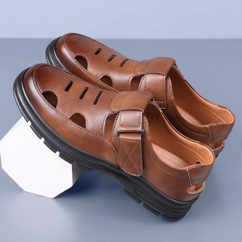 Mode Sommer Hallow Neue Designer Kleiderschuhe Mann Mode Lässige Einfarbig Leder Sandalen für Herren Atmungsaktive Sift Sohle Fahrschuh