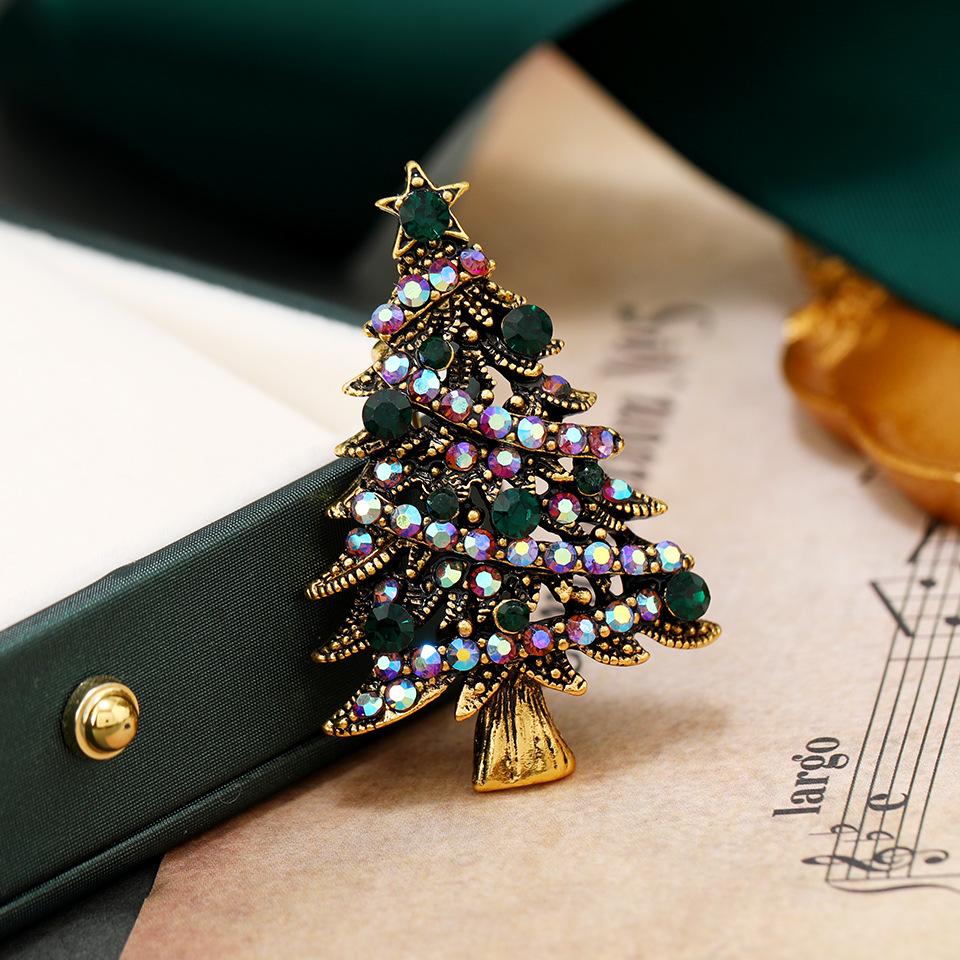 1pc Vintage Christmas Tree Brooch Pin with Green Gemstones & Golden Accents - Elegant Holiday Party Accessory for Dresses, Coats