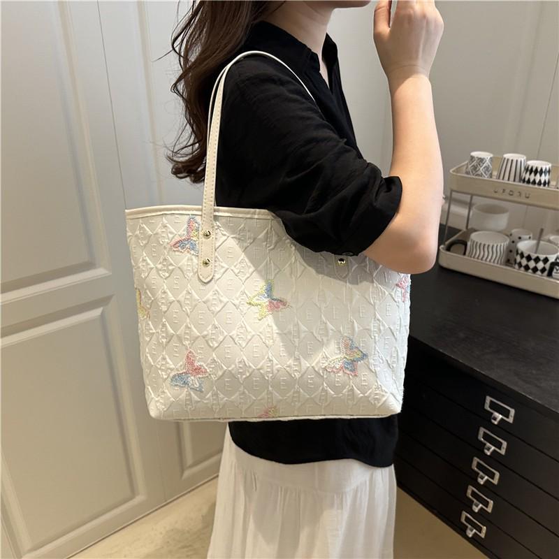 Stylish Casual Commute Shoulder Bag: Fashionable, Large-Capacity Tote for Students