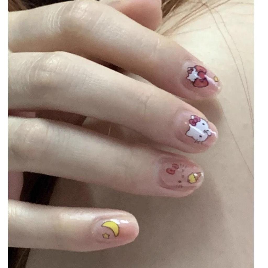 Sanrio KT Katt Nageldekaler: Söt hjärt- och animestils telefondekor.