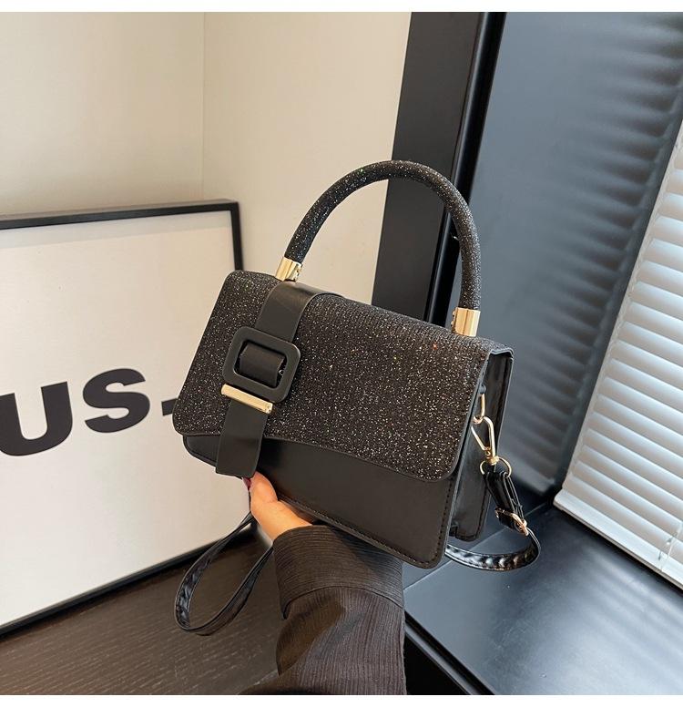 

Трендовая новая летняя повседневная популярная простая модная на плечо через плечо портативная маленькая квадратная женская сумка чёрный