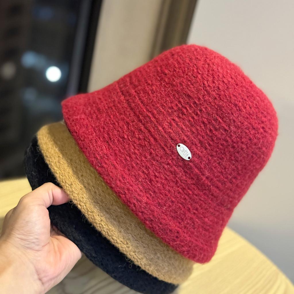 כובע סרוג אלגנטי בסגנון יפני חדש לנשים, סתיו וחורף, חם ויפה, כובע דלי מצמר, כובע פישרמן טרנדי עם סימן עגול קטן