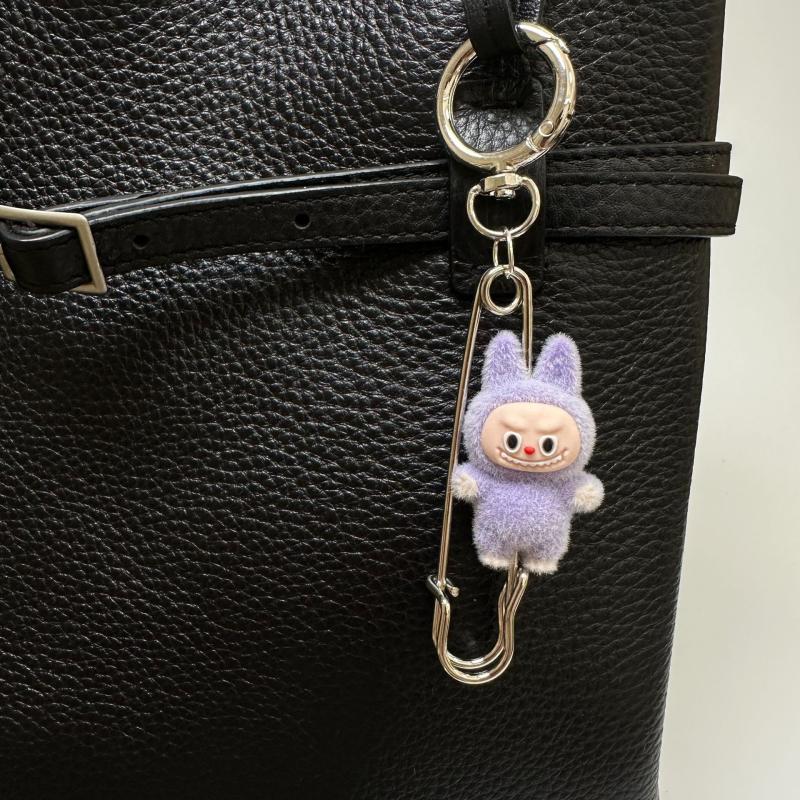 

Креативные флокированные значки Лабубу Брелок Милая мультяшная аниме кукла Брелок Милый кулон для сумки Подвеска для рюкзака Украшение для подвешивания Подарки фиолетовый