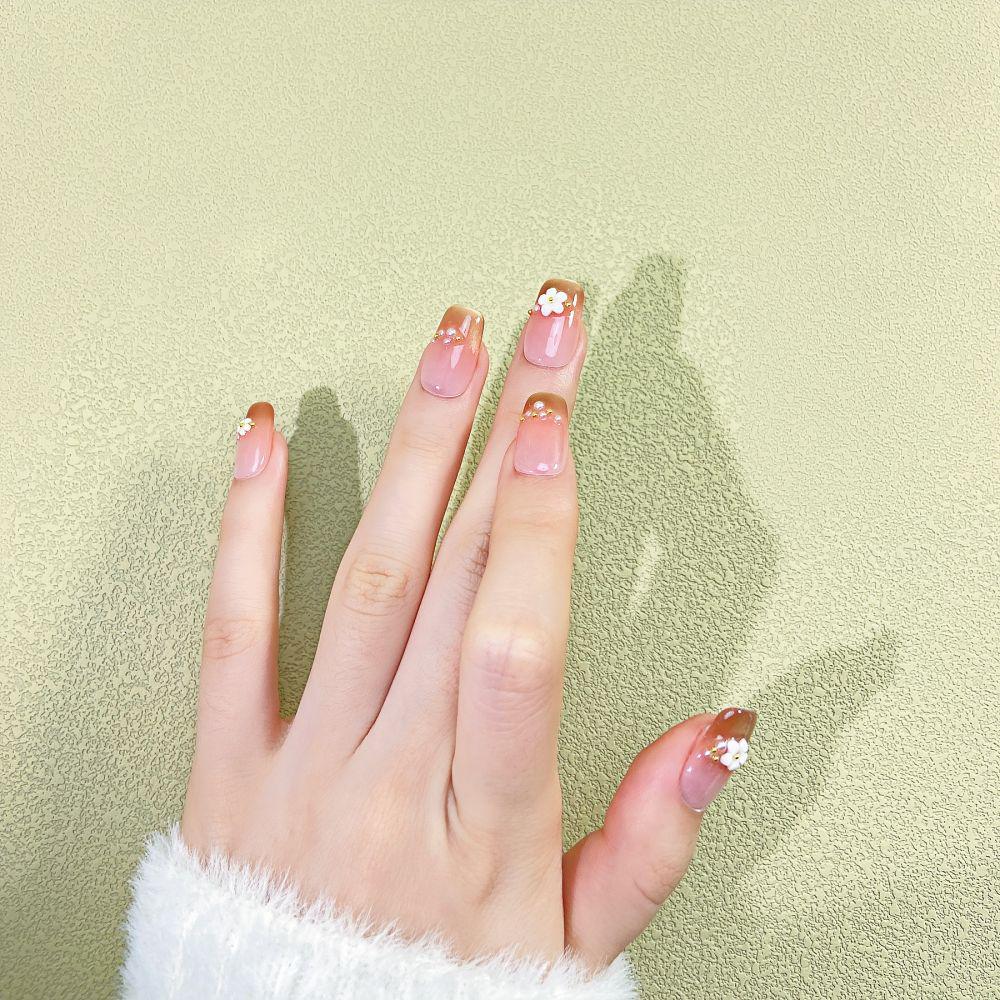 Handmade Nude Pink Cat Eye Manicure with Floral Design - Exquisite Shiny Nail Tips