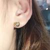 Boucle d'oreille clou en métal couleur or avec design spirale et oxyde de zirconium unique, boucles d'oreilles de mode pour femmes, bijoux simples et polyvalents pour piercing d'oreille