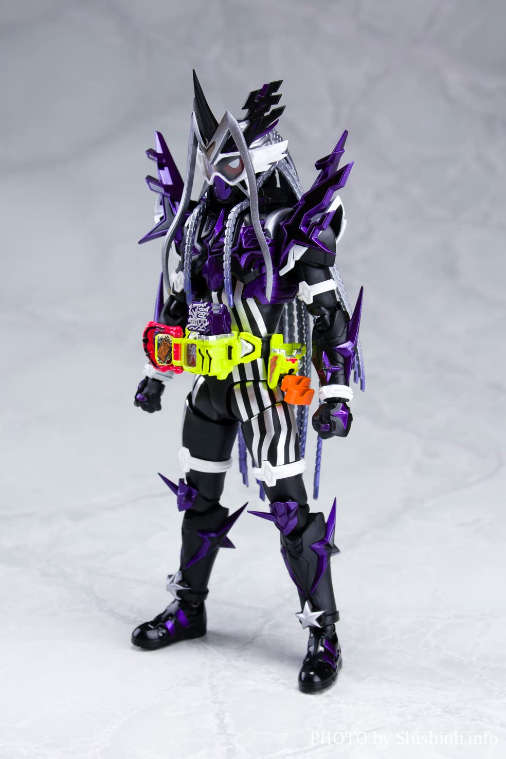 

S.H.Figuarts Kamen Rider Genm Musou Gamer Figure Kamen Rider Genm s Smart Brain and the 1000% Crisis