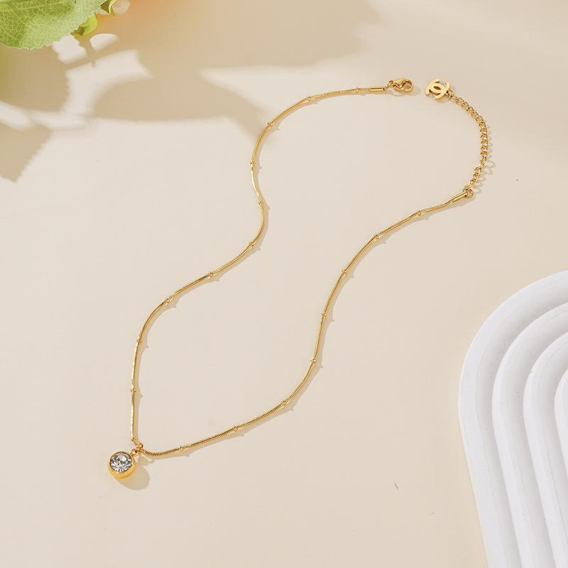 Elegant 18K Gold Titanium Steel Diamond Necklace - Versatile Clavicle Chain with High-End Feel