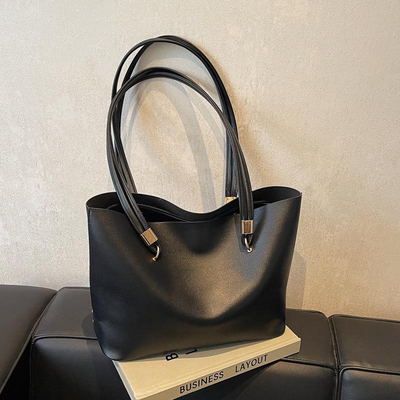 Premium women's bag 2025 new fashion versatile bag large capacity shoulder bag autumn and winter popular commuter tote bag