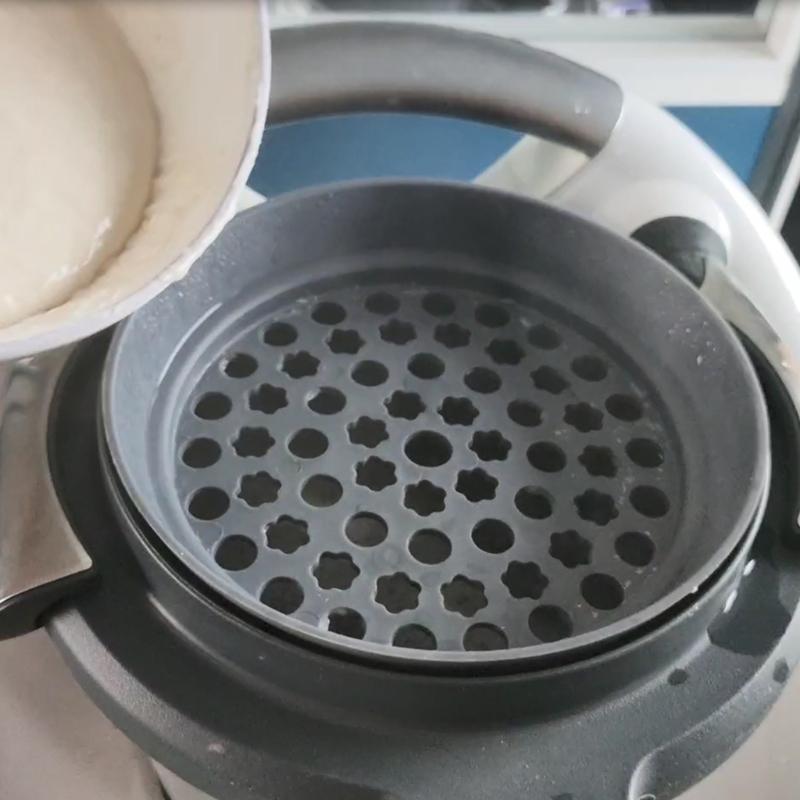 Convenient Dough Strainer Kit Kitchen Appliances Batter Dispenser Flour Sifter Food Processing Equipment Plastic Texture