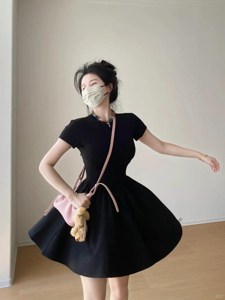 Square collar fishbone pinched waist small black dress summer dress women's waist small fat and thin spring and summer Hepburn dress