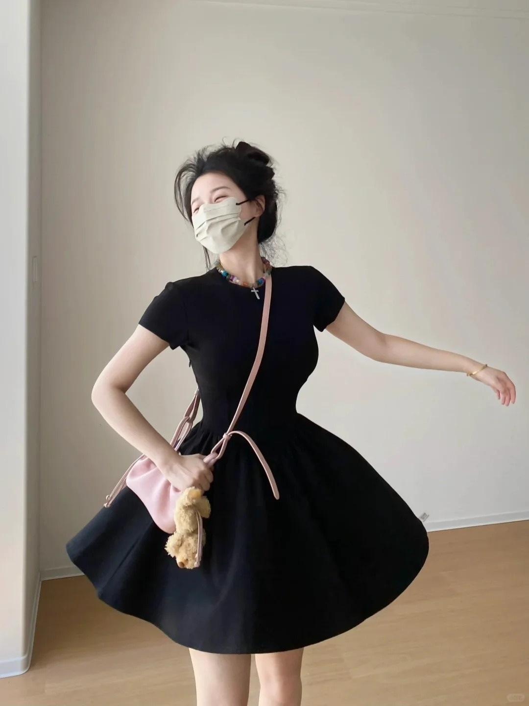 

Square collar fishbone pinched waist small black dress summer dress women s waist small fat and thin spring and summer Hepburn dress XXL
