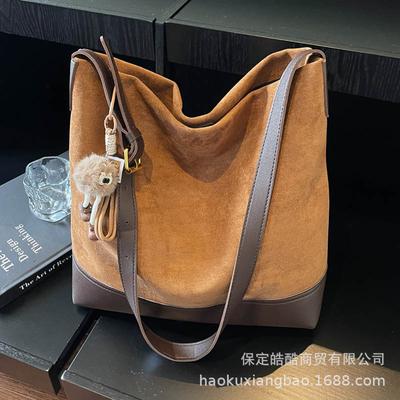 Large Capacity Bag Women's 2025 New Fashion High Sense Retro Shoulder Bag Commuter Versatile Messenger Tote Bag