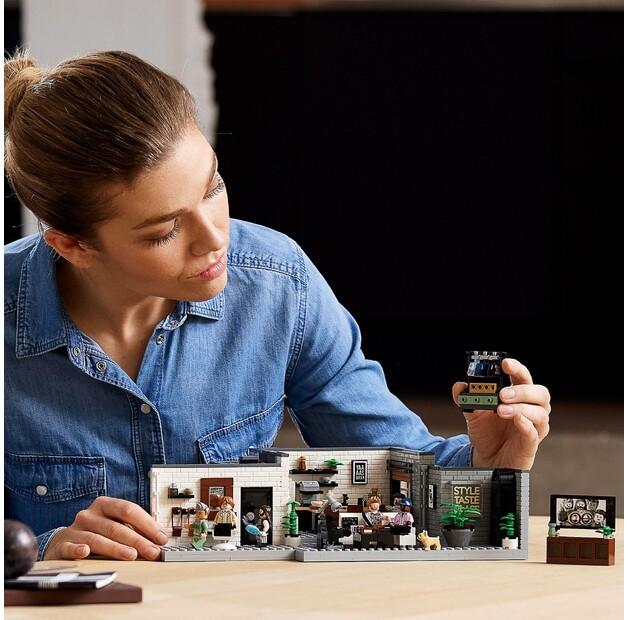 LEGO Creator 10291 Queer Eye Flat Fab Five