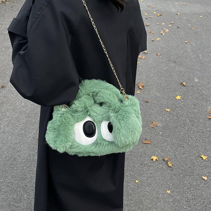 

Cute cute furry bag women 2025 new popular versatile messenger bag super hot portable furry bag 20*9*13 зелений
