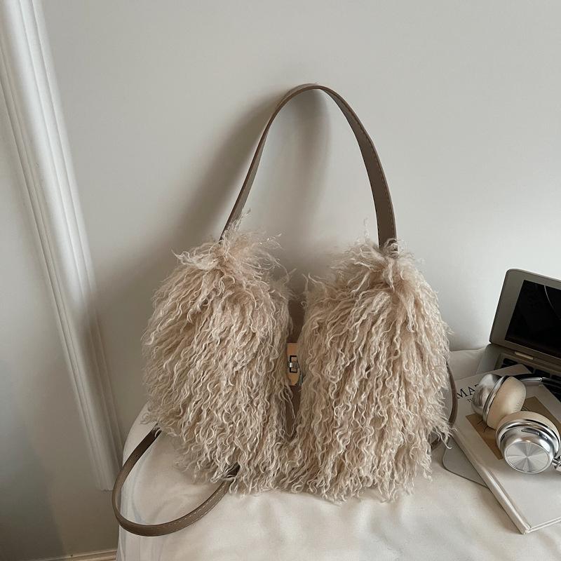 Casual Foreign Plush Portable Bucket Bag Women's 2025 Autumn and Winter New High-value Light Luxury Niche Shoulder Messenger Bag