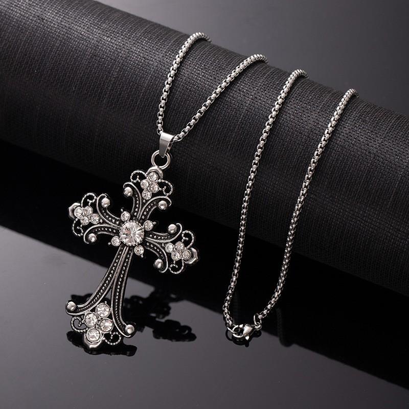 Accessori Collana a Motivo Traforato Collana con Ciondolo a Croce con Diamanti Colorati Catena Semplice Retro Versatile per Maglione