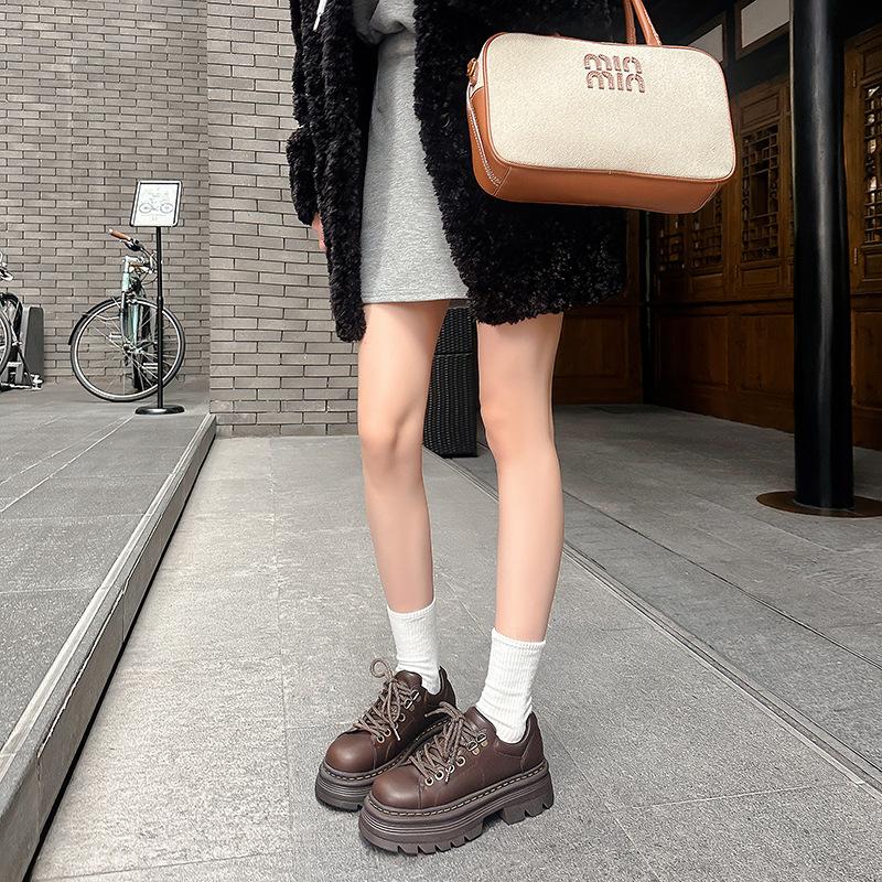 Höhenvergrößernde Schnür-Britisches Stil Kleine Lederschuhe Damen Samt Einzelne Schuhe Braun College-Stil Plateau Damenschuhe