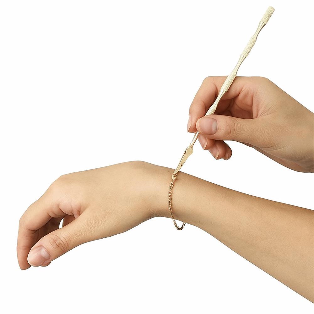 Clip Bracelet Helper Fastening Bracelet Wear Auxiliary Rod Useful Jewelry Helper  Clasps