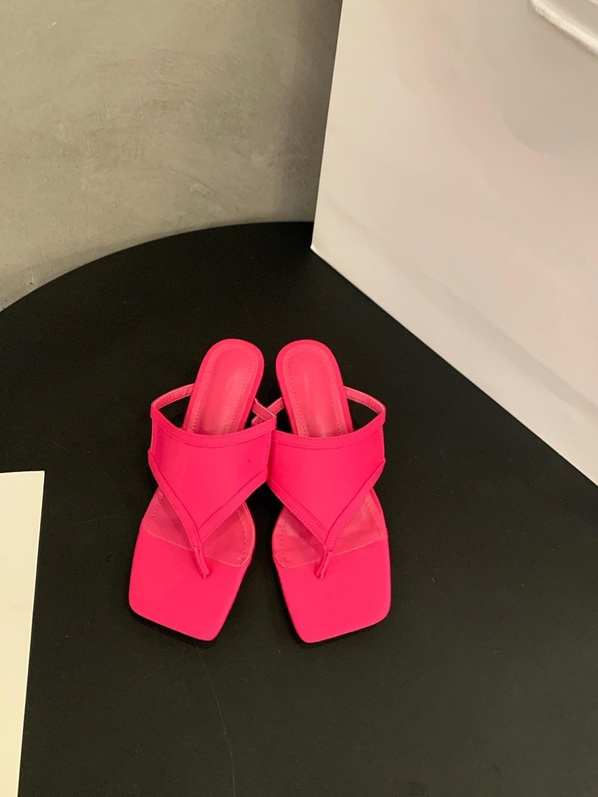 

French pinch flip-flops shoes women s shoes summer wear 2025 new Internet celebrity temperament sandals high heels sandals 39