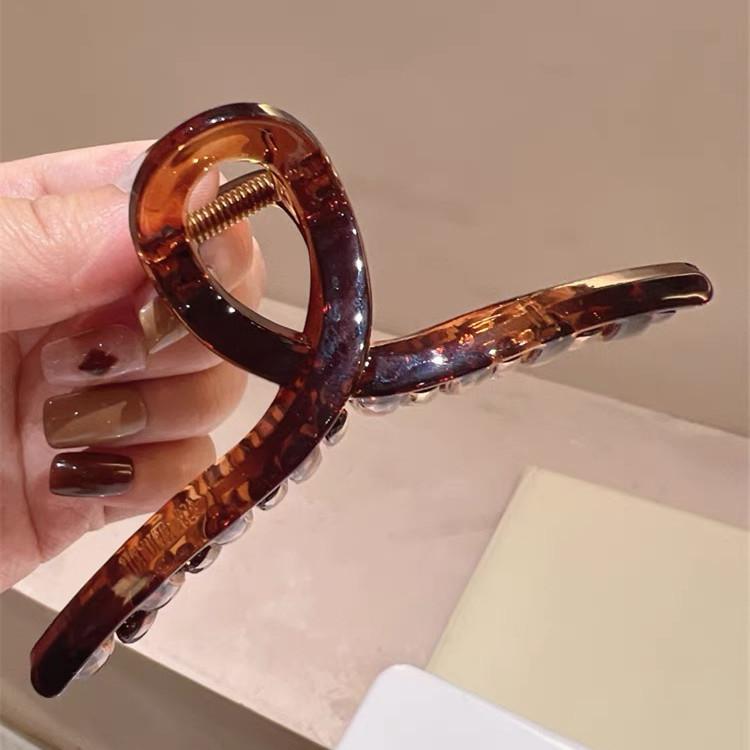 High-end temperament autumn and winter grab clip women's new simple and versatile back head hair shark clip hair clip headwear