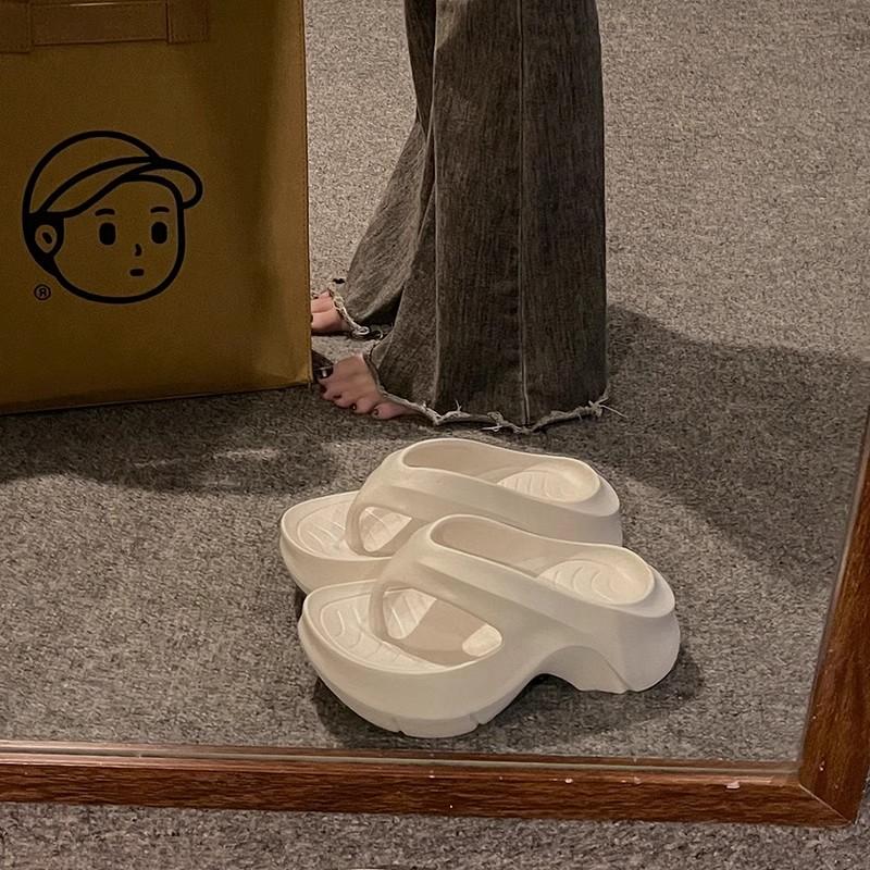 Thick bottom EVA flip flops for women's summer non slip beach sandals comfortable and soft slippers