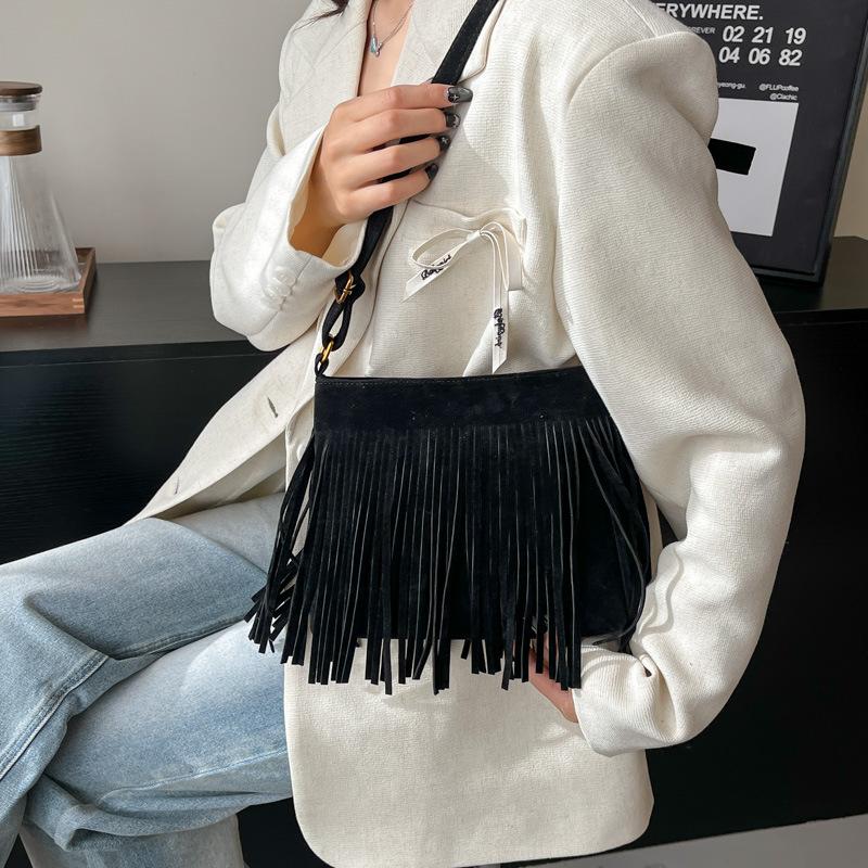 Autumn and winter retro fringed bag women's new casual versatile messenger bag suede bucket bag