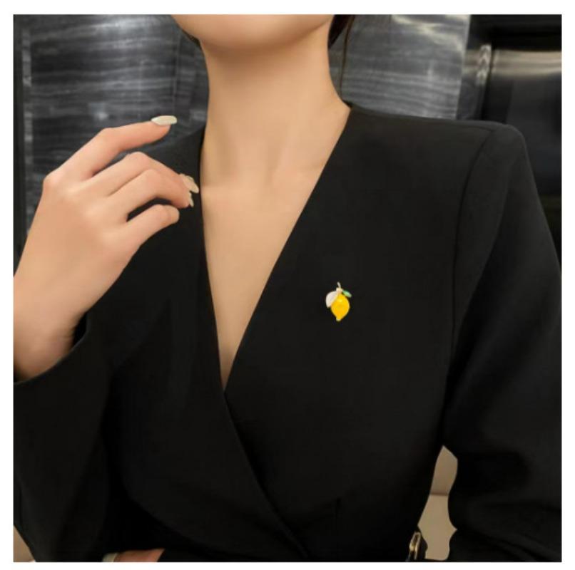 Lovely Fruit Brooches for Women Men Fashion Lemon Pin Office Party Casual Accessory Jewelry Gift