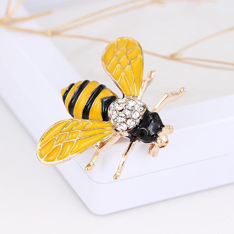 Stylish And Cute Mini Bee Brooch Versatile Rhinestone Drip Enamel Insect Pin Coat Suit Accessories