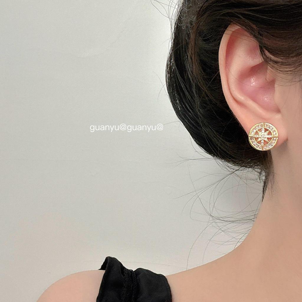 Exquisite Eight-Pointed Star Micro-Set Zircon Earrings: Women's Luxury Fashion with High-End Versatile Elegance.