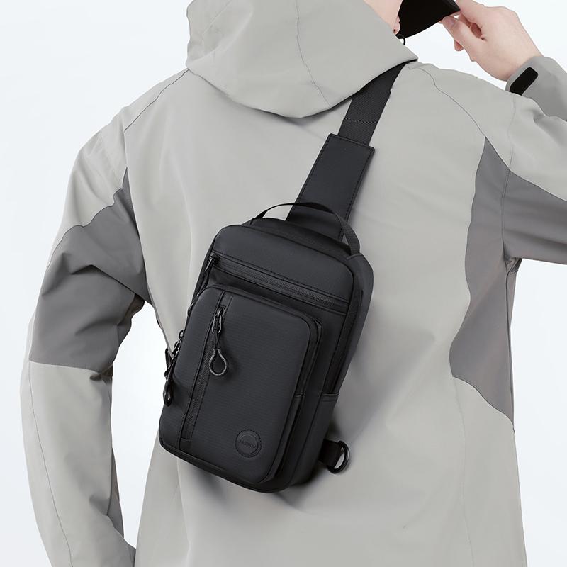 Men's Chest Bag Multifunctional Lightweight Large Capacity Commuting Nylon Outdoor Crossbody Bag