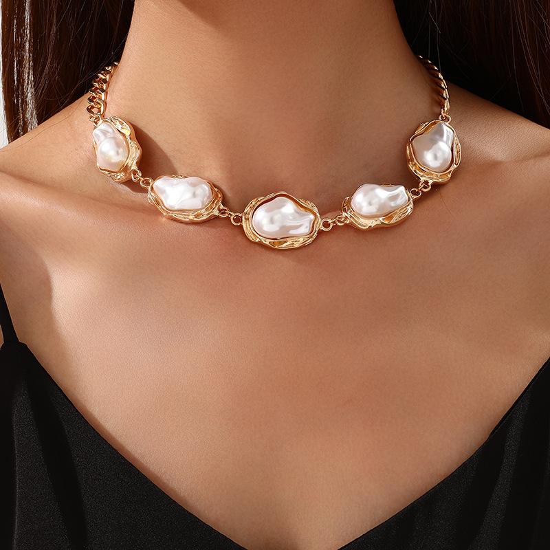 Trendy spesialformet perlesett, retro luksus temperament halskjede, øredobber, ringsett.