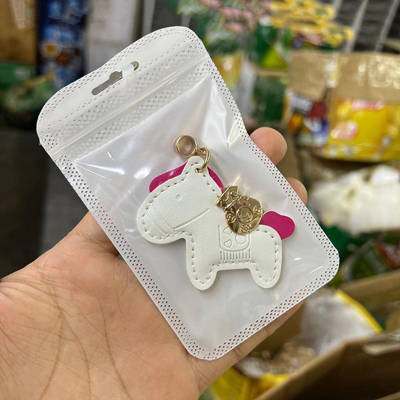 

1Pcs Horses Pendant Handmade Leather Pony Car Key Chain Exquisite And Simple Bag Hanging Accessories For Men And Women белый