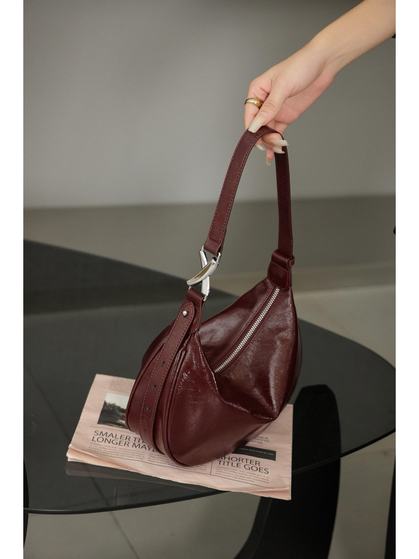 

2025 Women s Crescent Cowhide Shoulder Bag: European & American Fashion, Versatile Commuter with Oil Wax Leather. 29.18x8 cm Wine Red вино красного