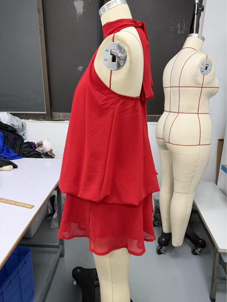 Europäisches & Amerikanisches Einfarbiges Schlankes Rückenfreies Neckholder-Kleid mit Flauschigem Rock - Damen Urlaubsbekleidung