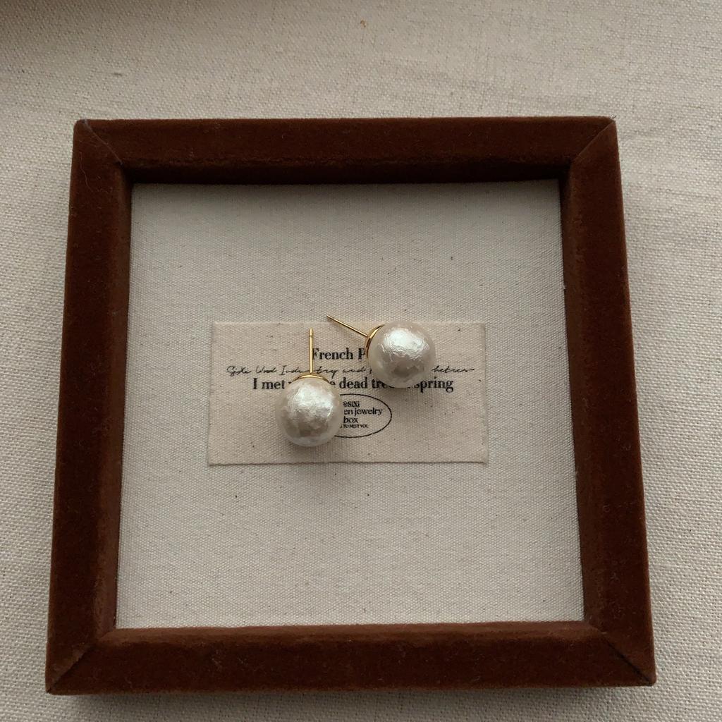 Classic Texture Pearl Stud Earrings Retro Elegant Exquisite Niche Fashion Advanced Daily Light Luxury Versatile Earrings