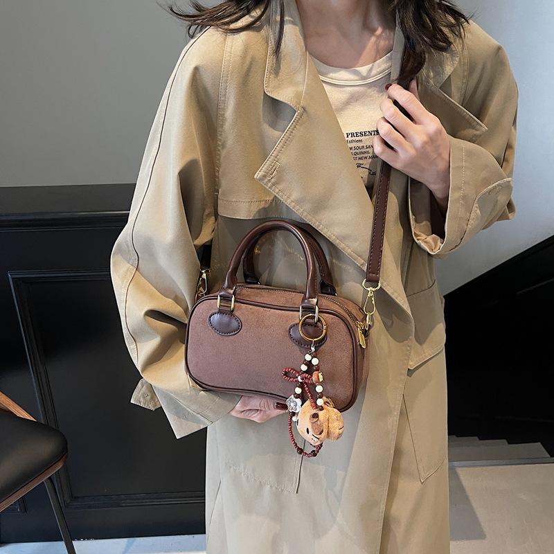 Portable retro bag women's 2025 autumn and winter new versatile large-capacity shoulder crossbody pillow bag