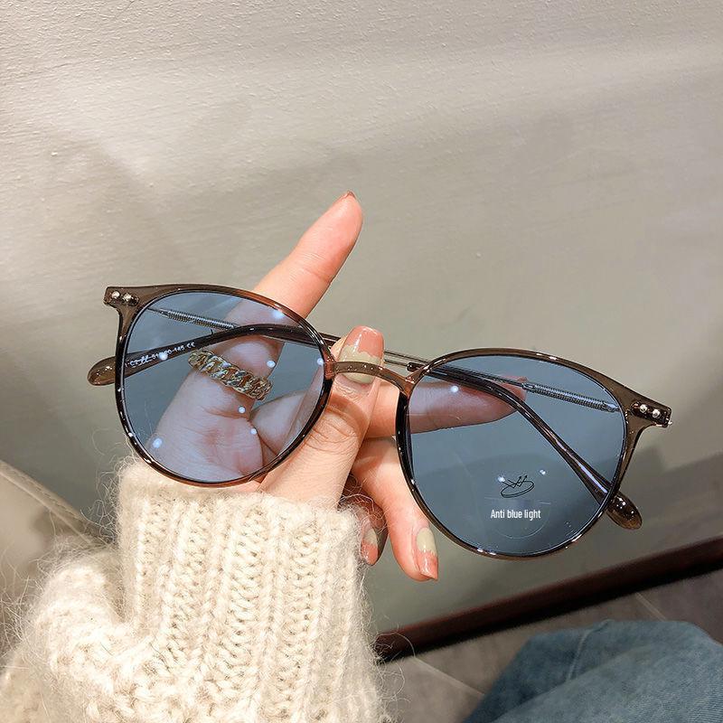 Women's Photosensitive Myopia Glasses: Stylish Korean Frames, Tea-Colored Lenses, Prescription-Friendly, Perfect for Bare-Faced Looks, Trending Now!