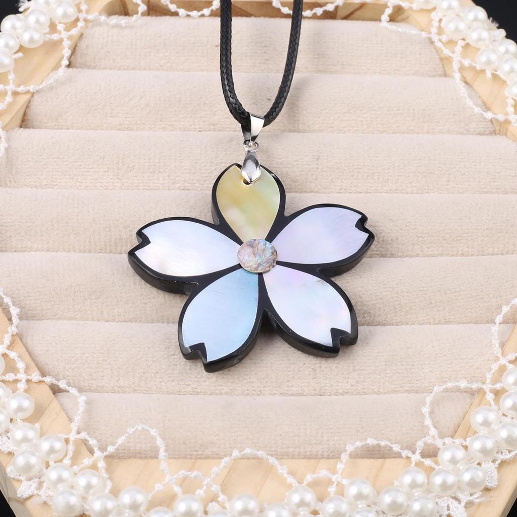 Women Necklace Natural Shell Necklace Flower-Shaped Drill Pendant Leather Cord 2MM Charms For Elegant Women Love Romantic Gift