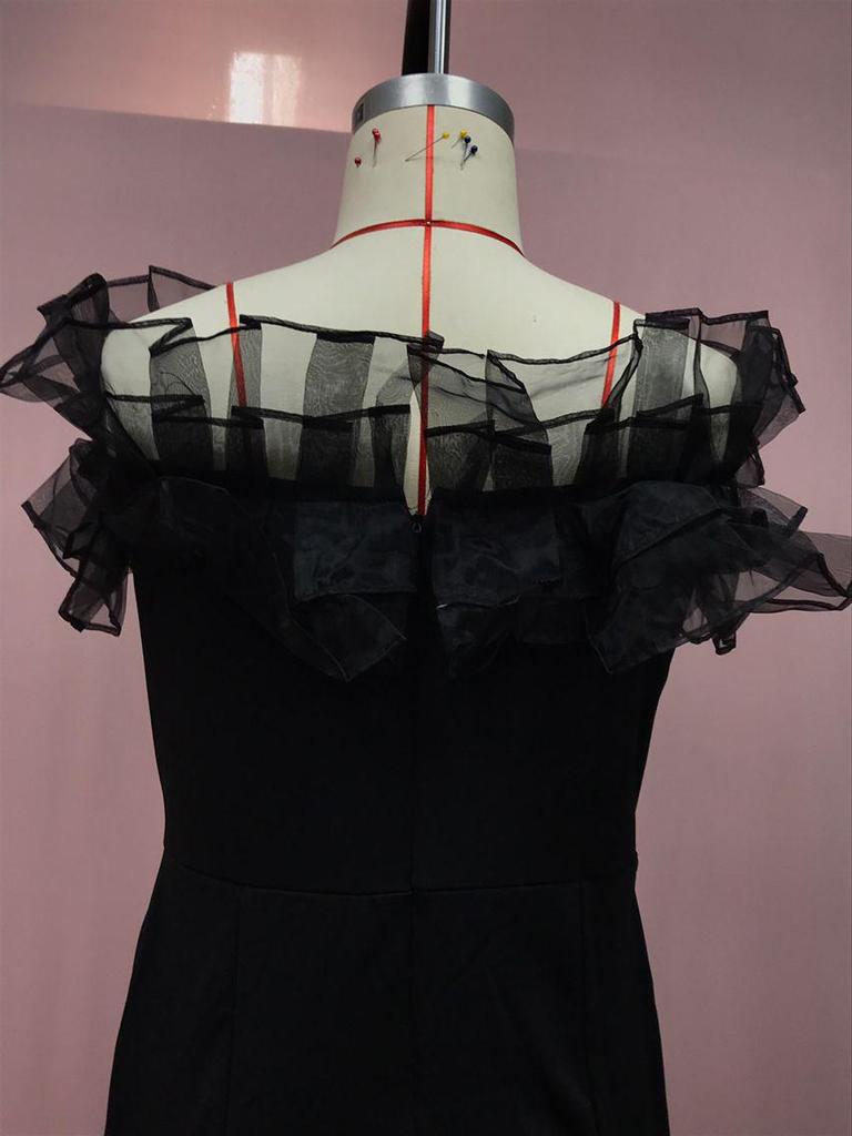 2025 Off-Shoulder Slim-Fit Ruffle Knit Dress with Small Train, European and American Style