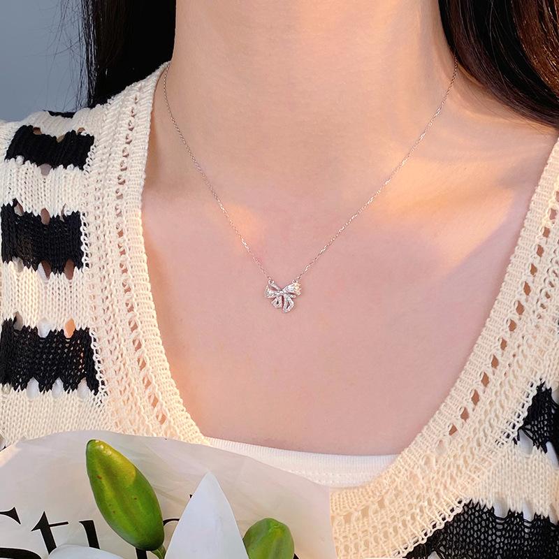 Sweet Bow Necklace for Women Exquisite Light Luxury Collar Chain with Small Design Sense Neckwear