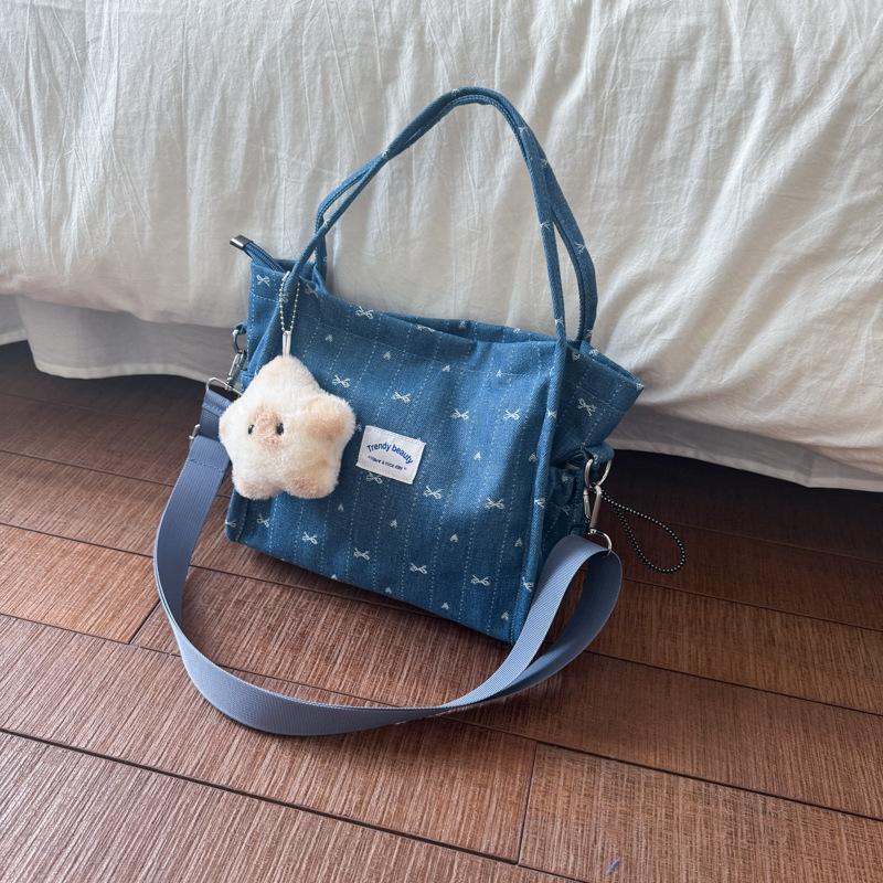 

Summer new foreign style texture simple fashion small square bag 2025 casual personality women s niche shoulder messenger bag without pendant светло-синий