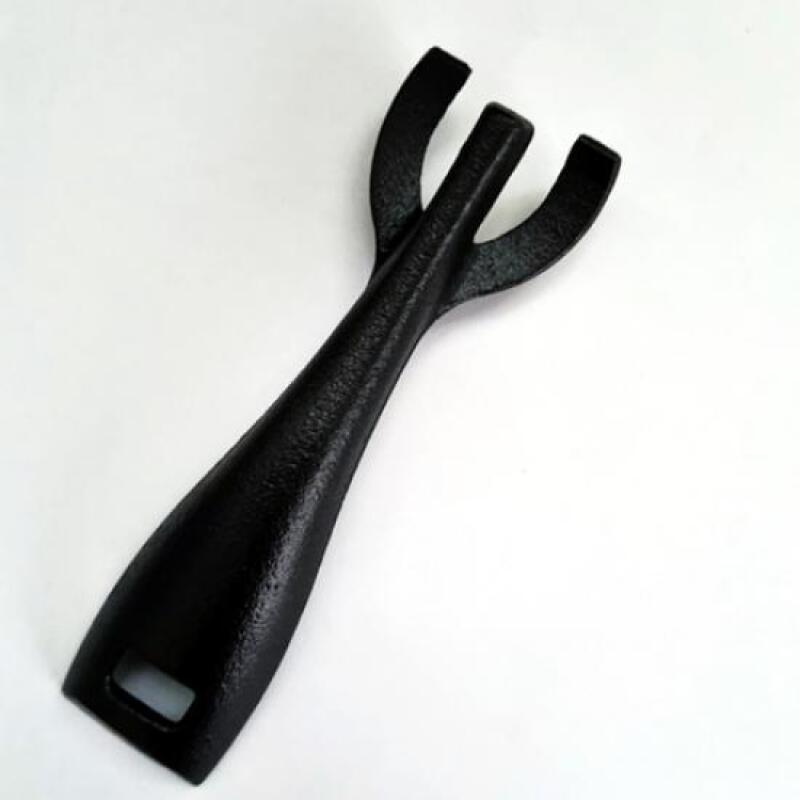 

1 Chef s Classic Cast Iron Handle Gripper
