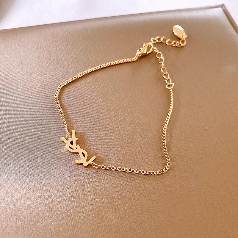 Light Luxury Letter Pendant Necklace Temperament Personalized Collarbone Chain Simple Commuter Item Decoration