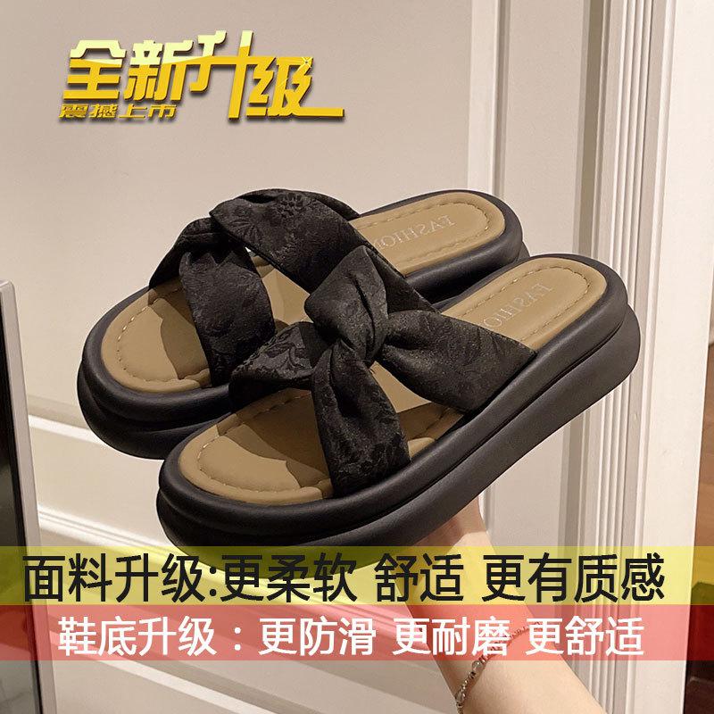 New Chinese style slippers women's summer wear 2025 new muffin platform one-word drag beautiful holiday sandals