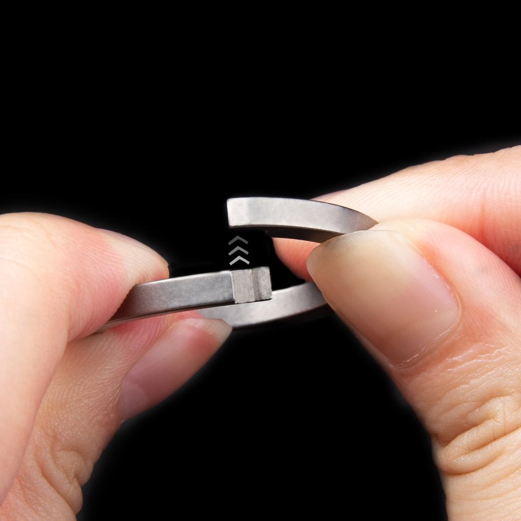 Portable Titanium Flat Keychain Rings Split Side Pushing Key Rings Heavy Duty Key Rings for Dog Tag Easy to Use